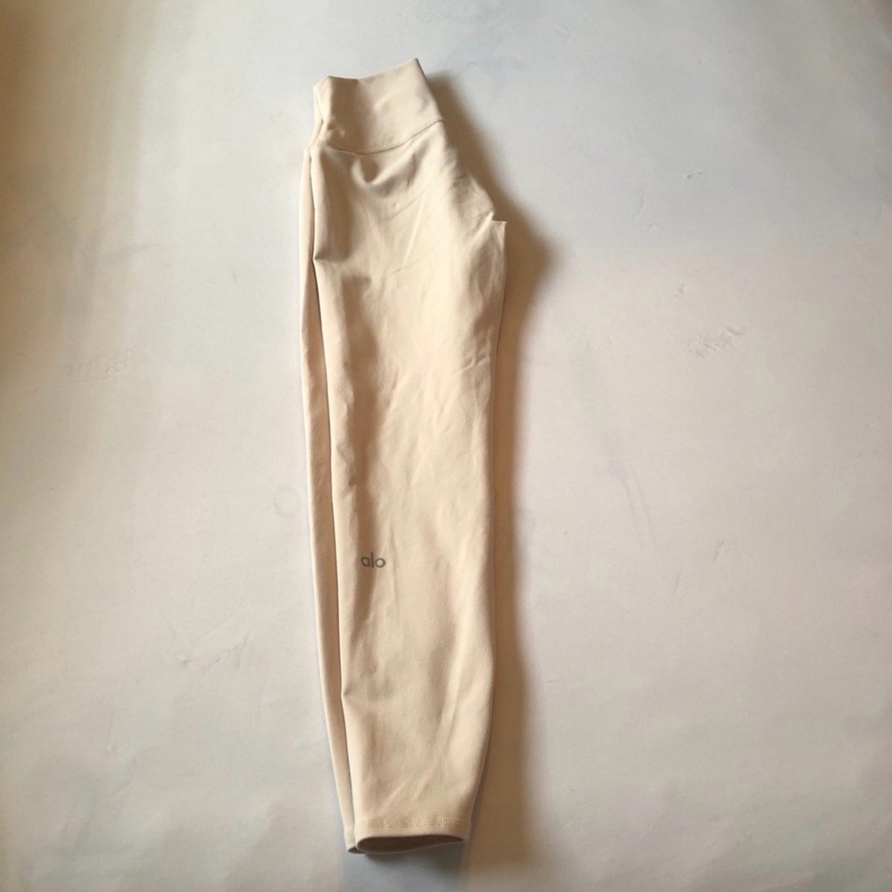 ALO Yoga Soft Beige Leggings